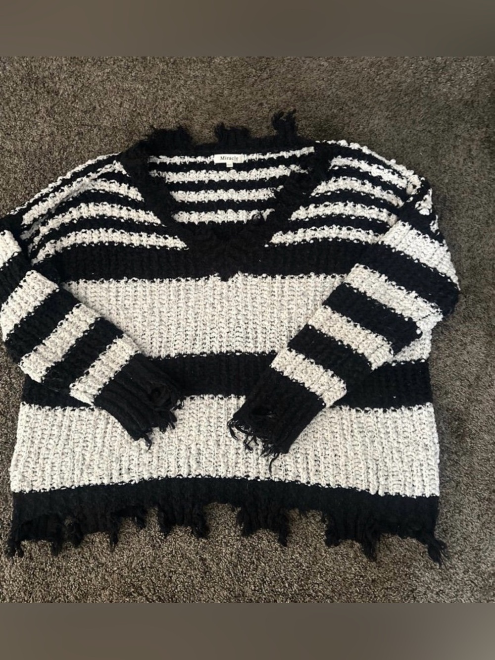 Miracle Black and White V-Neck Sweater Size M/L 0269